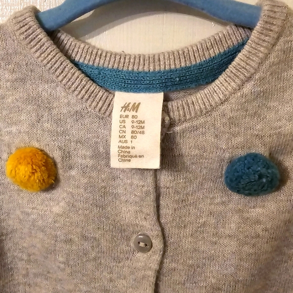 Baby Girl H&M Grey Cardigan with  Multocoloured Pom Poms Size 9-12M - Picture 3 of 3